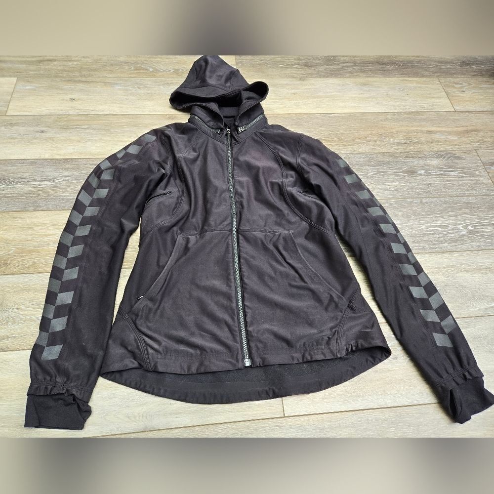 lululemon athletica Lululemon Feelin Frosty Soft Shell Jacket With Reflective m